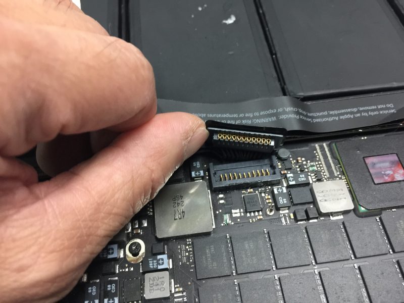 Battery connector on a MacBook Pro