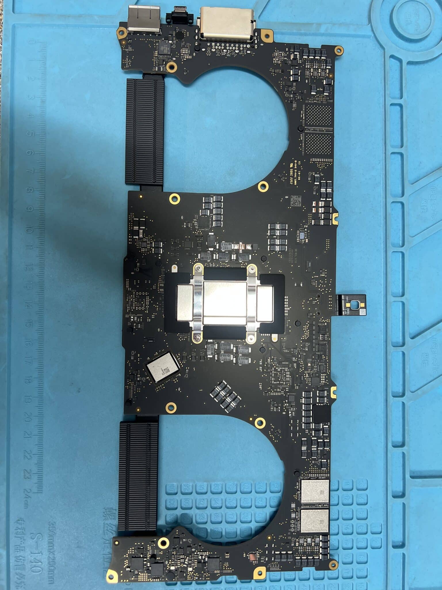 820-02098 MacBook Pro logic board with thousands of components